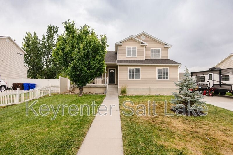 Eagle Mountain House: 1348 E Hawk Way
