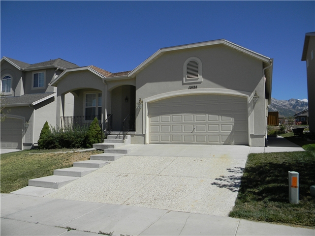 Draper House: 15135 S Auburn Ridge Ln
