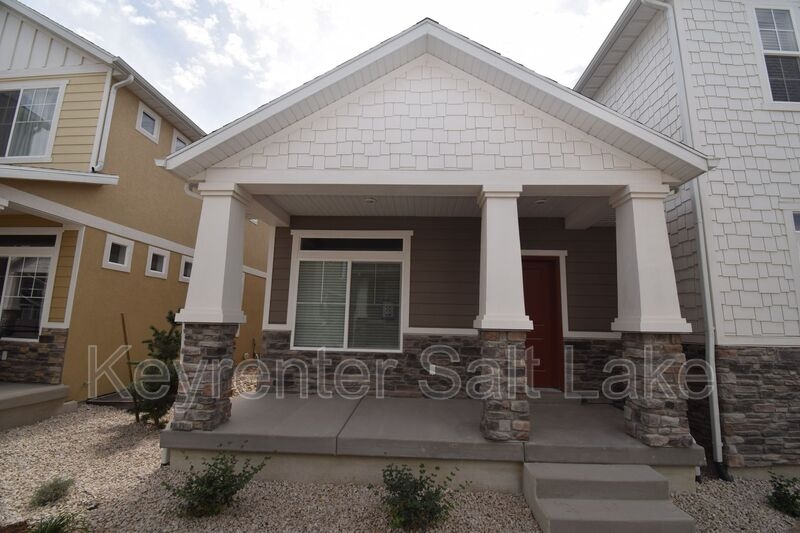 Saratoga Springs Townhome: 214 E Allegheny Pl