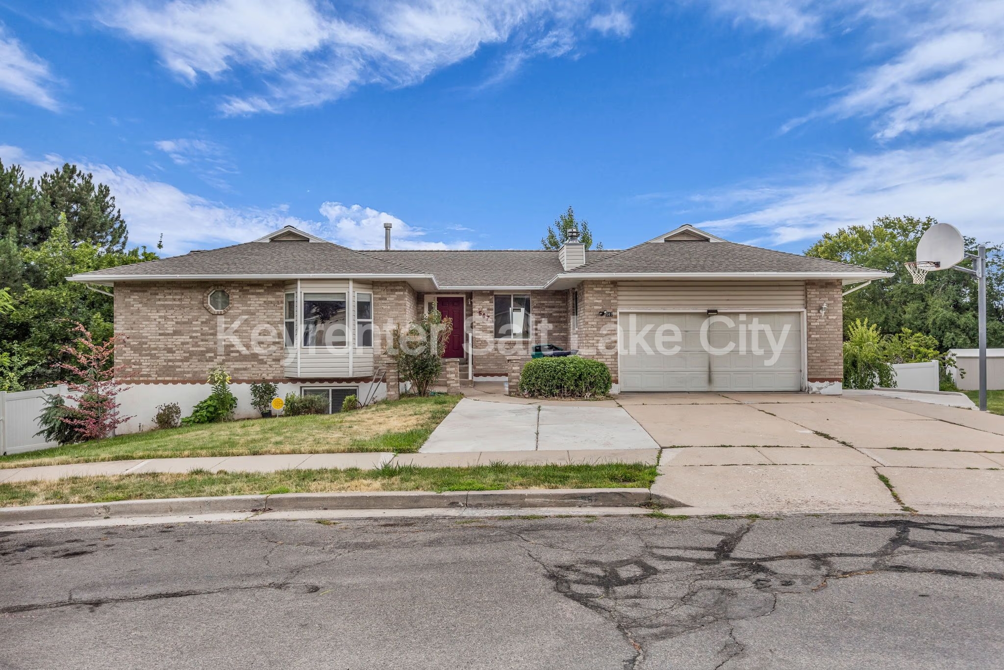 Layton House: 567 N Allanwood Pl
