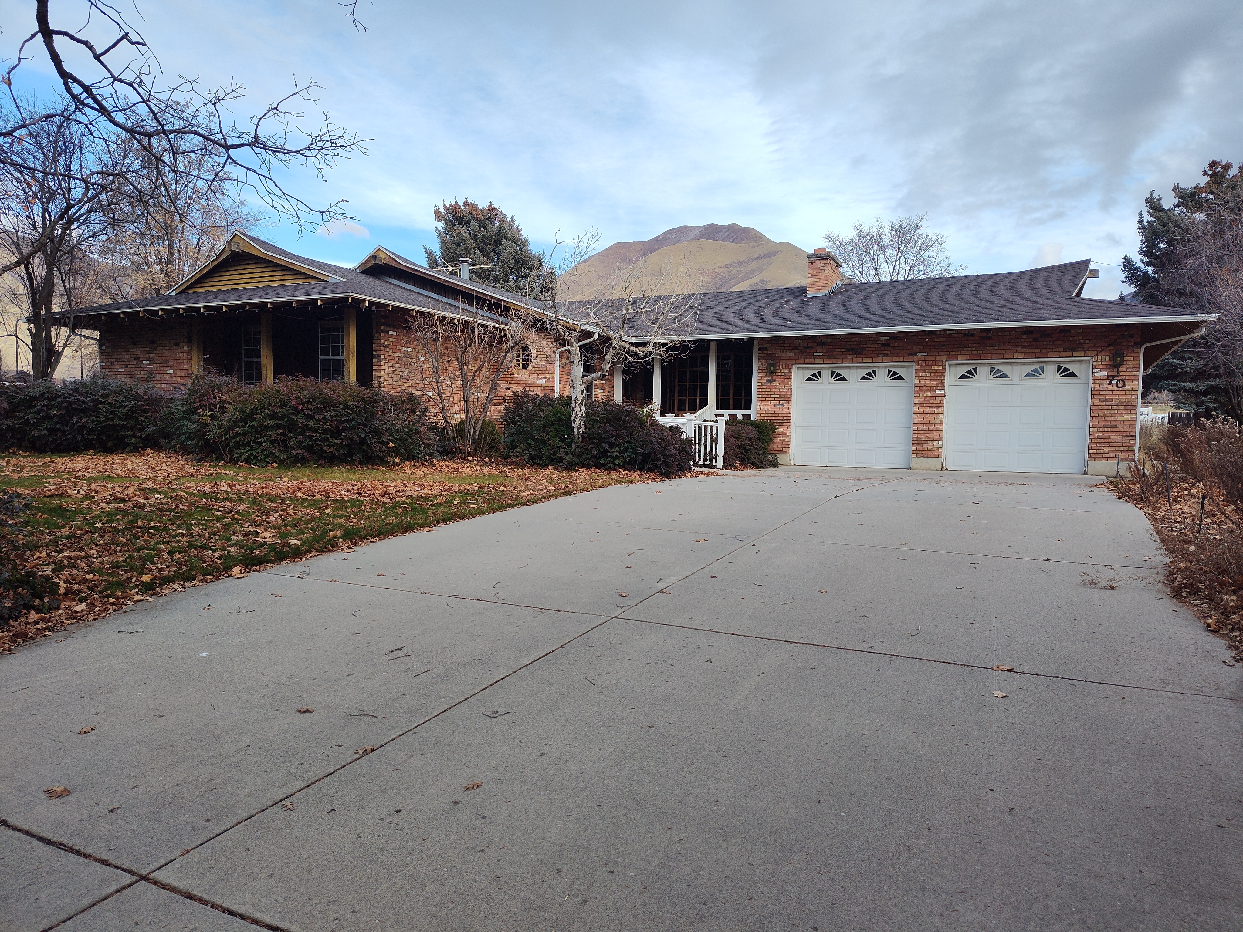 Mapleton House: 70 N 1200 E