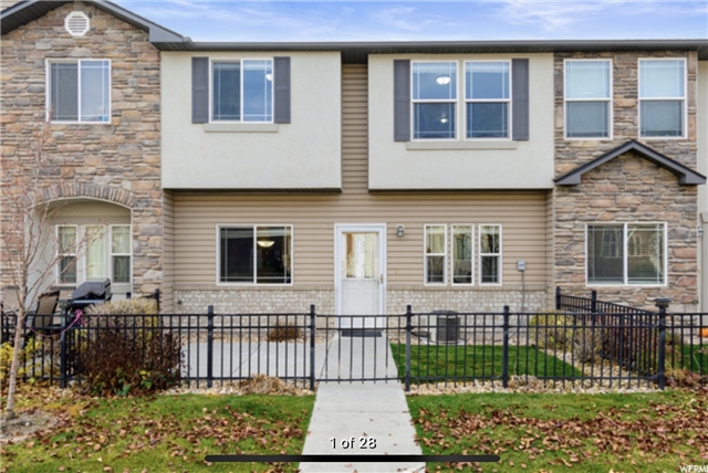Logan Townhome: 1520 N 450 W