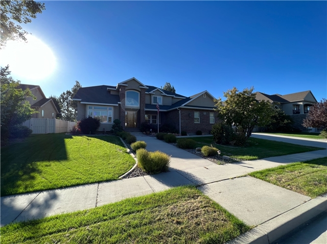 South Jordan House: 9992 S Birdie Way