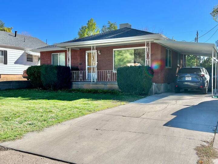 Ogden House: 715 Healy St