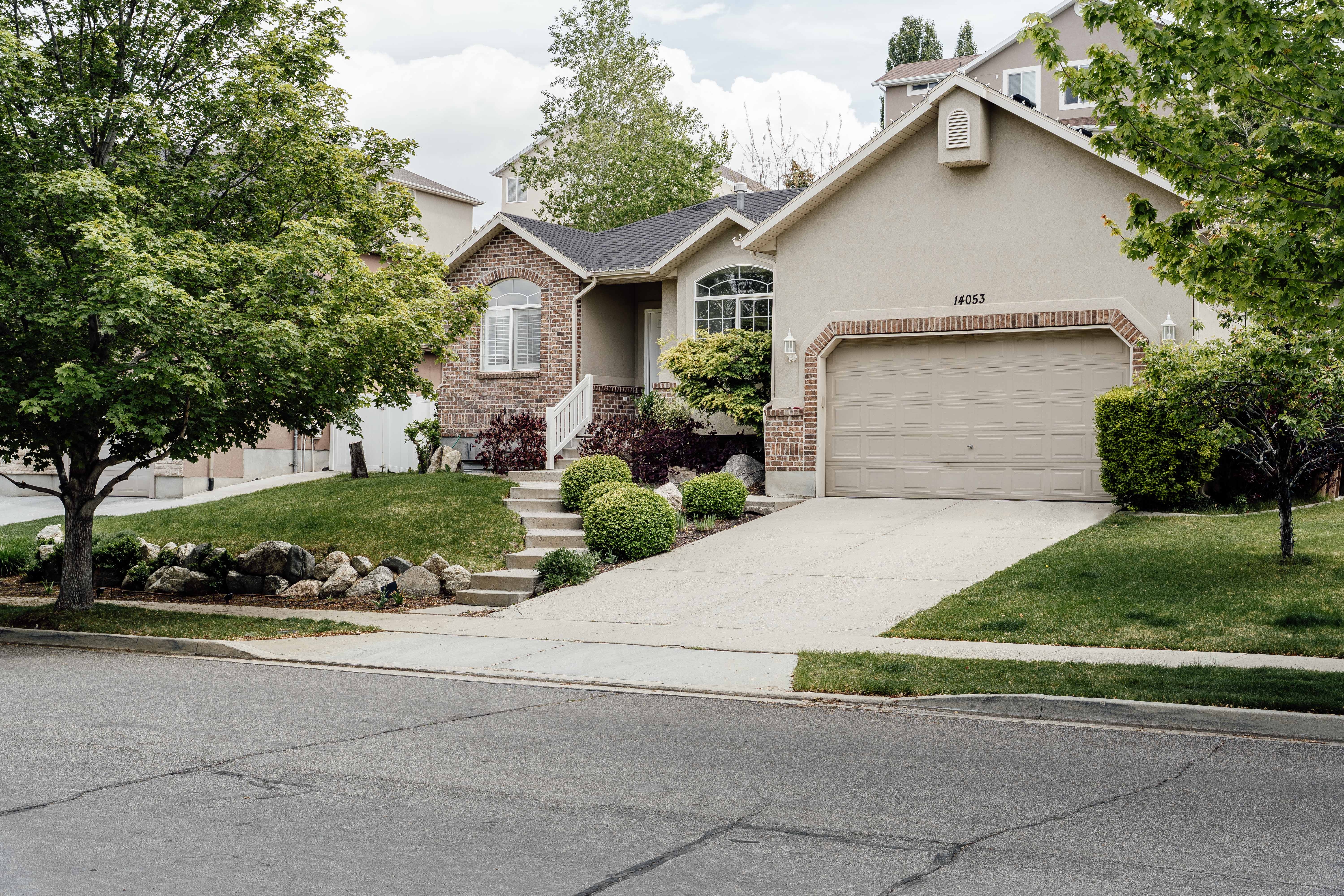 Draper House: 14053 S Pine Mesa Dr