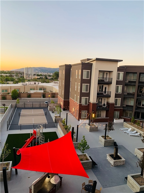 Murray Apartment: 54 W Fireclay Ave