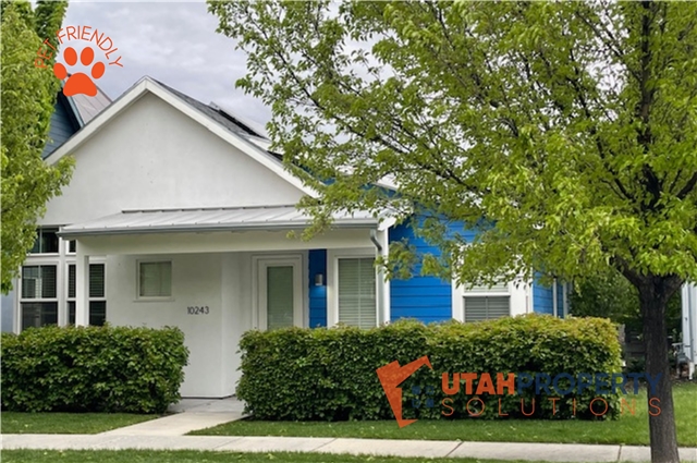 South Jordan House: 10243 S Petaluma Way