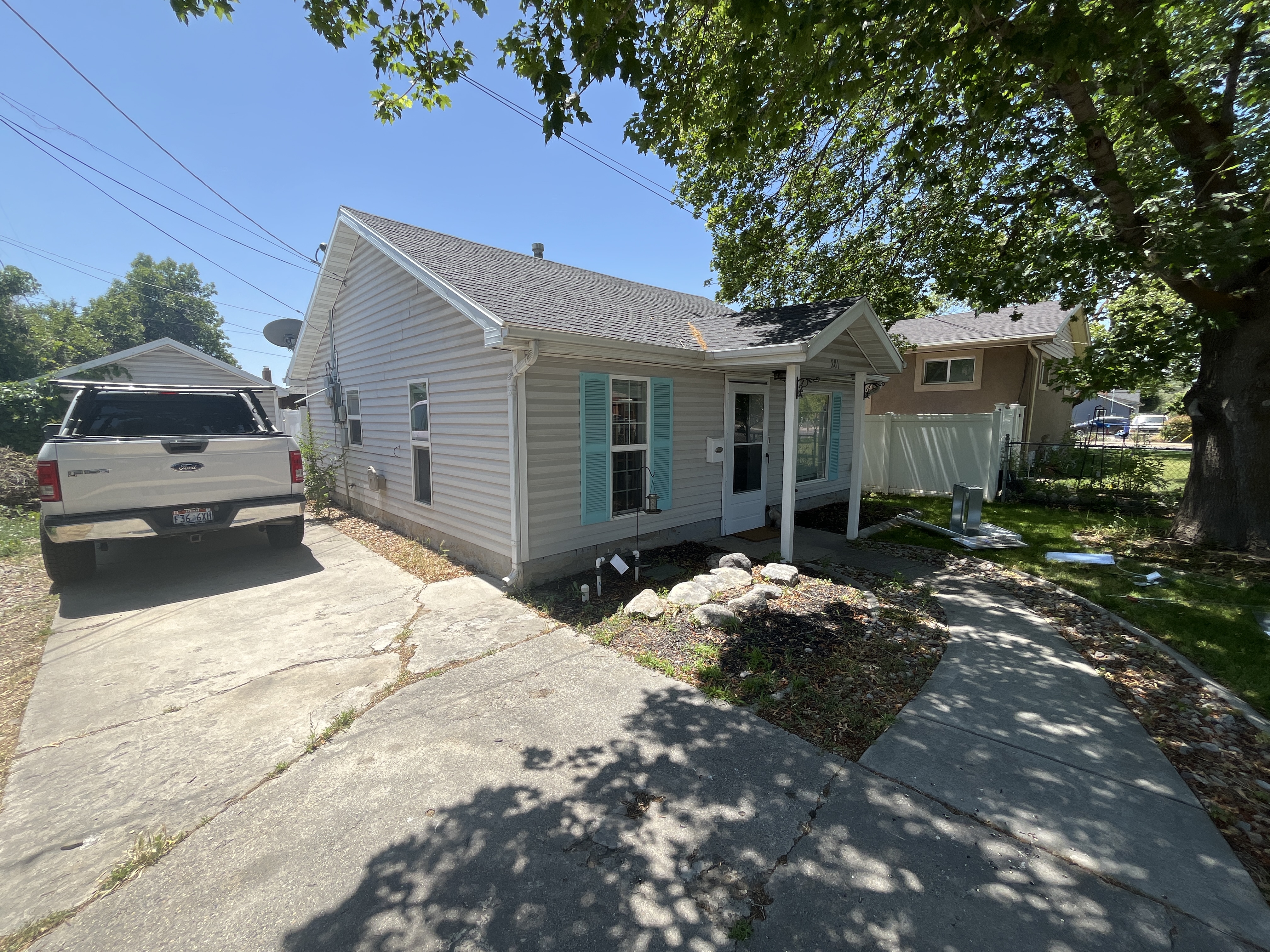 Midvale House: 281 W Wasatch St