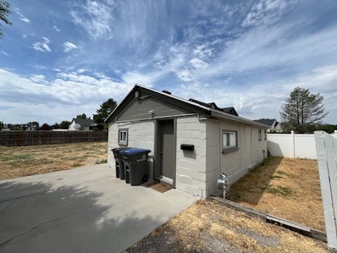 South Jordan House: 11164 S Temple Dr