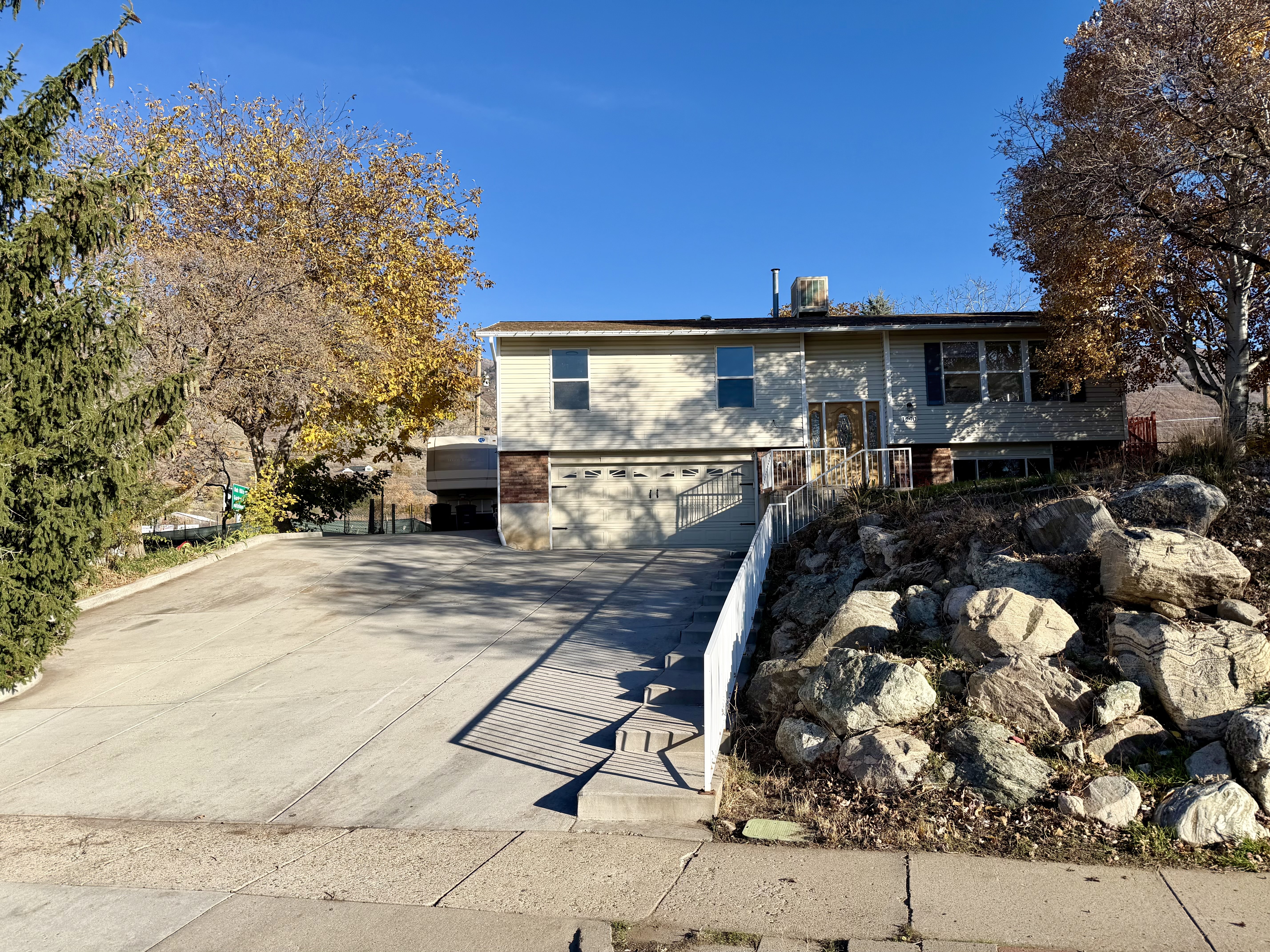Kaysville House: 1290 N Winston Dr