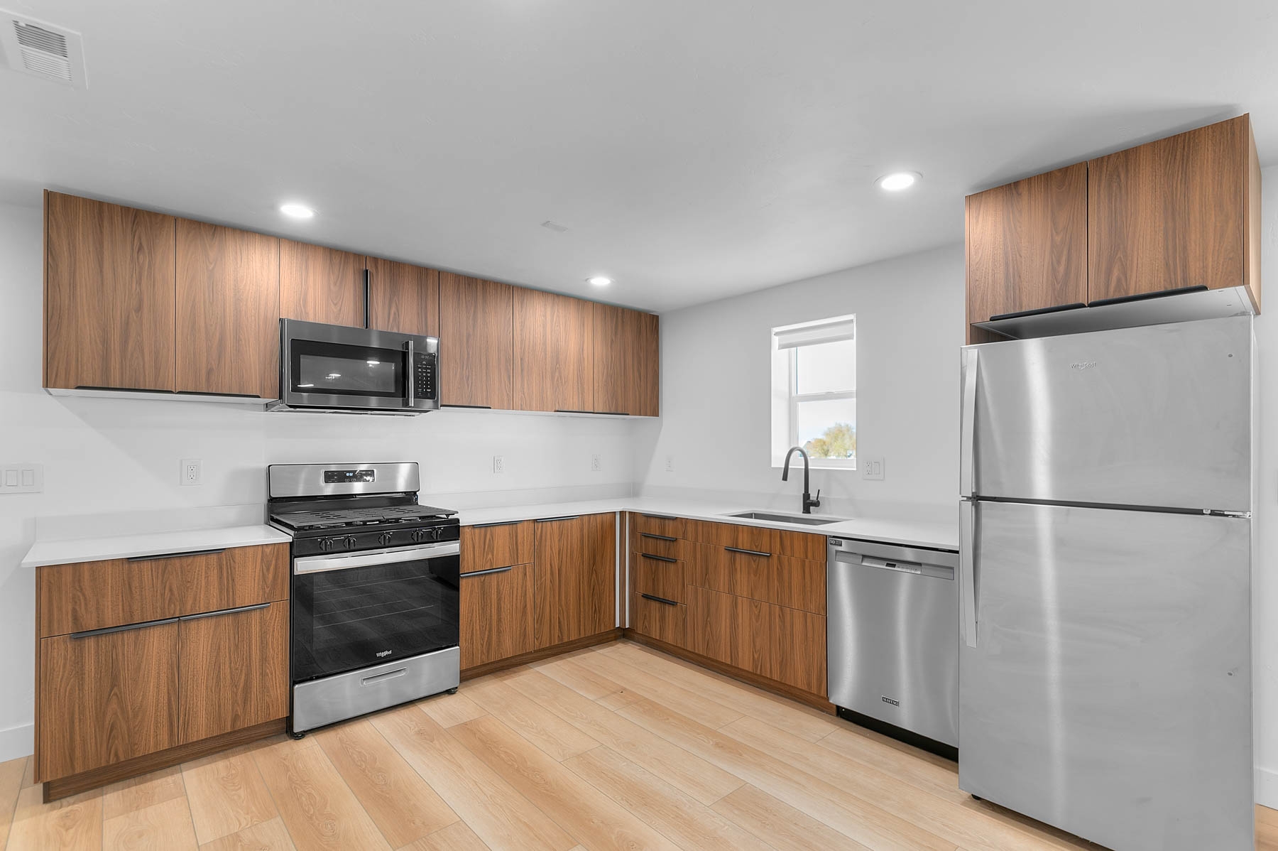 Tooele In-Law/Basement: 8119 N Lakeshore Dr