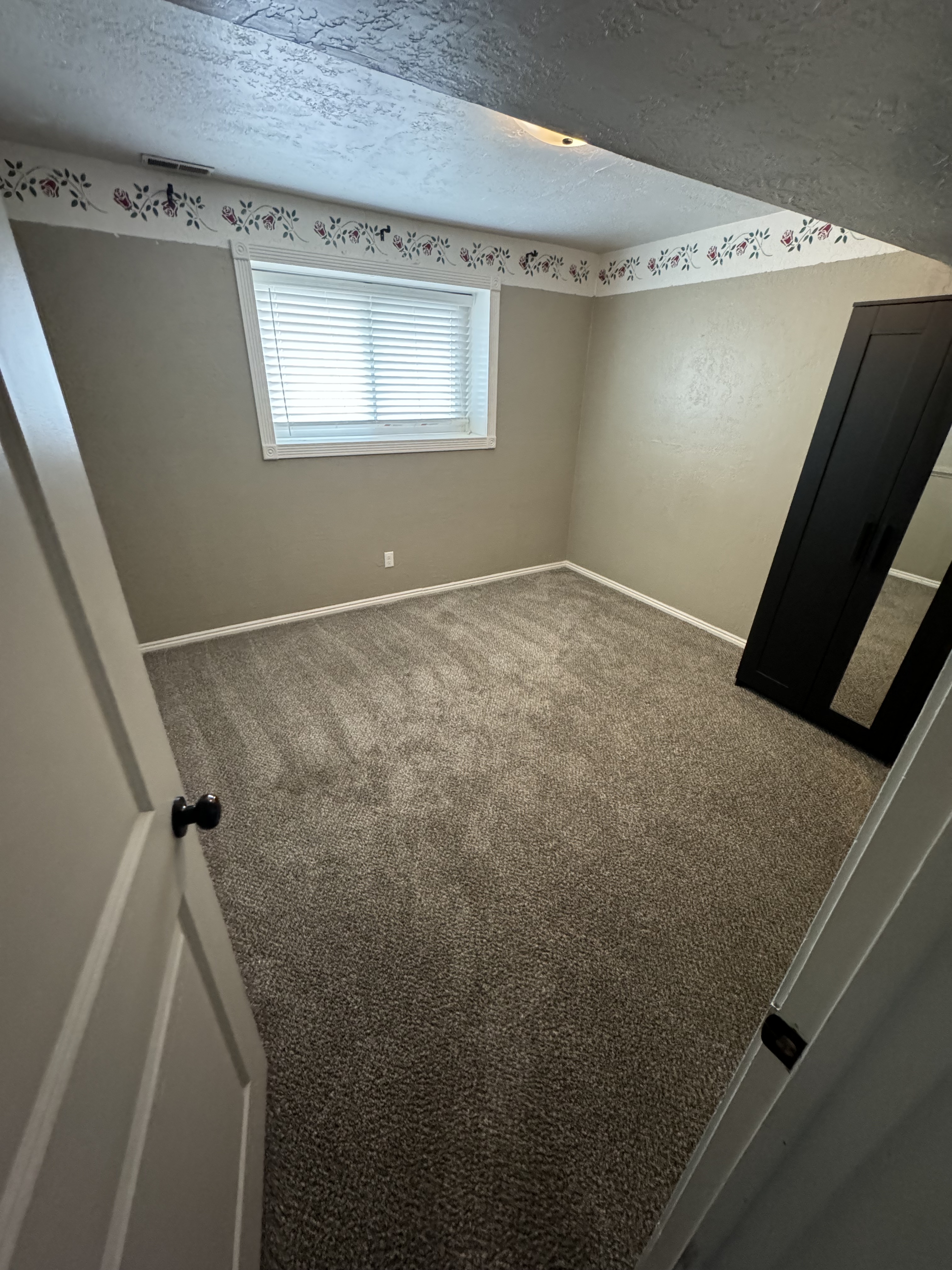 Vineyard Single Room: 1637 W Springwater Dr