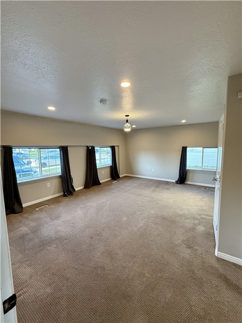 Vineyard Single Room: 1637 W Springwater Dr