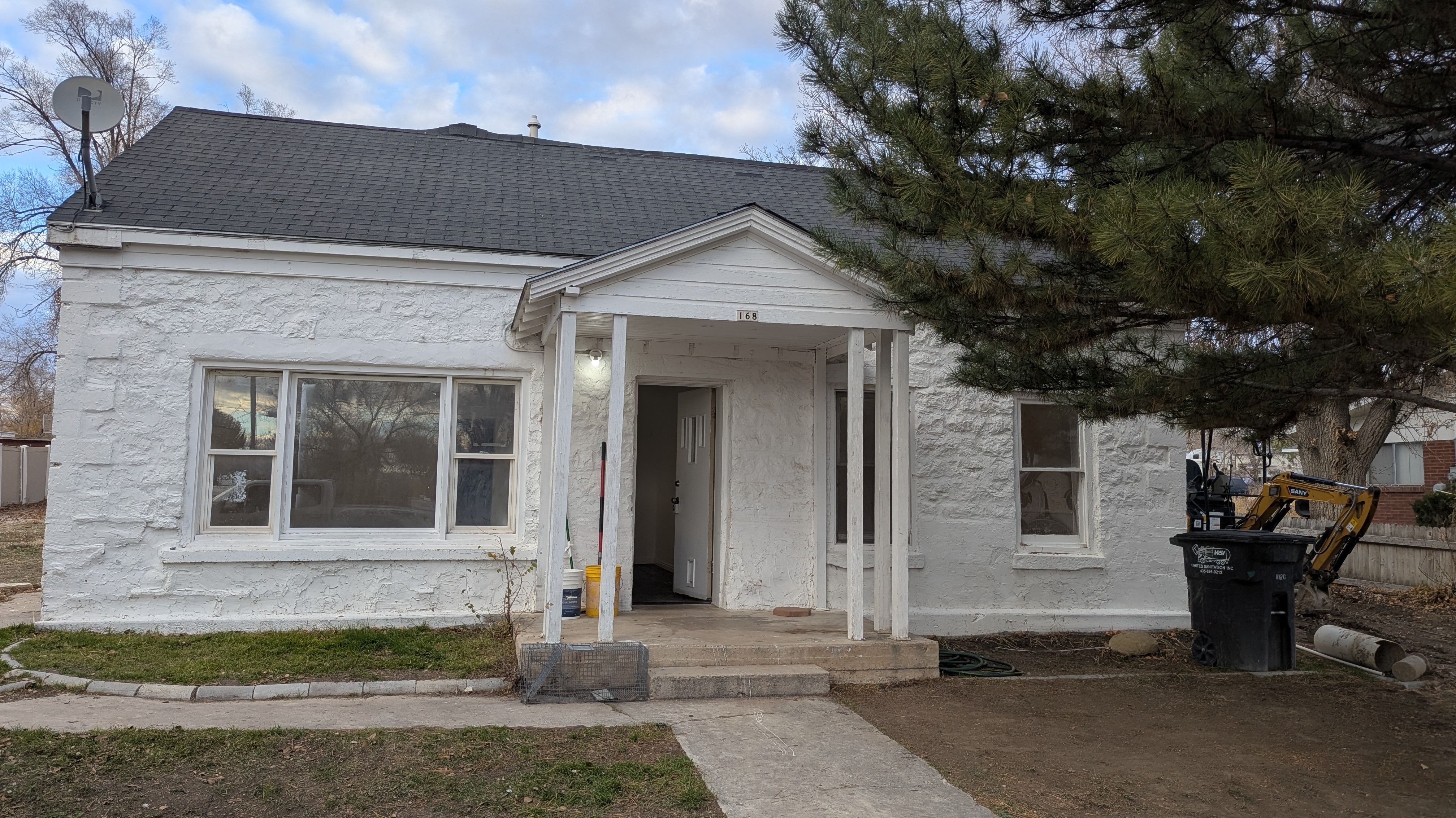 Gunnison House: 168 W Center St