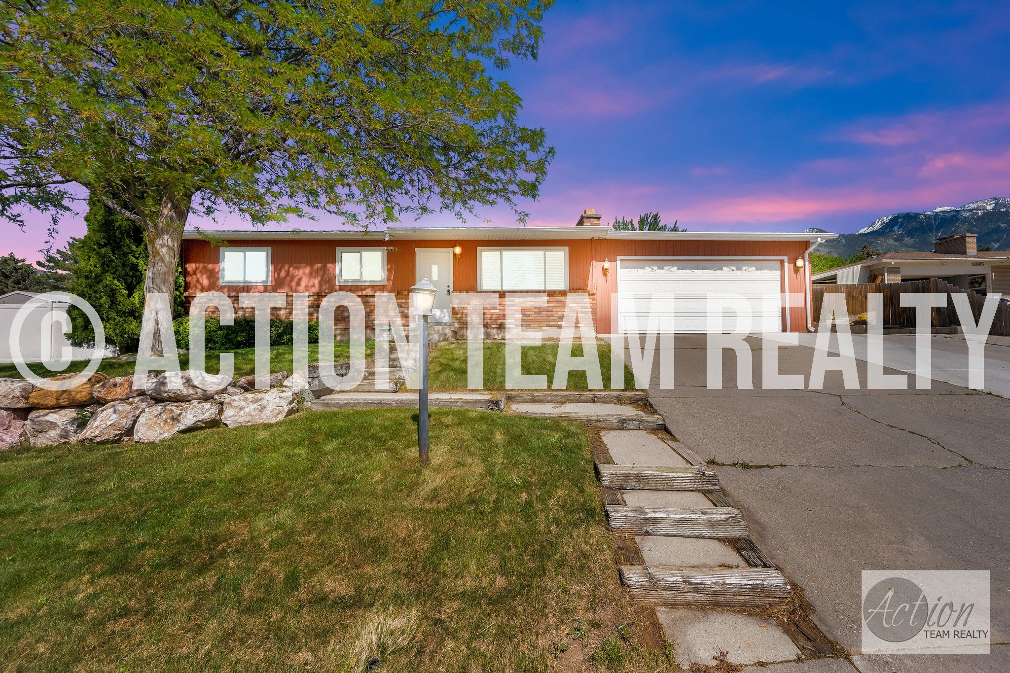 Sandy House: 9325 S Quail Hollow Cir