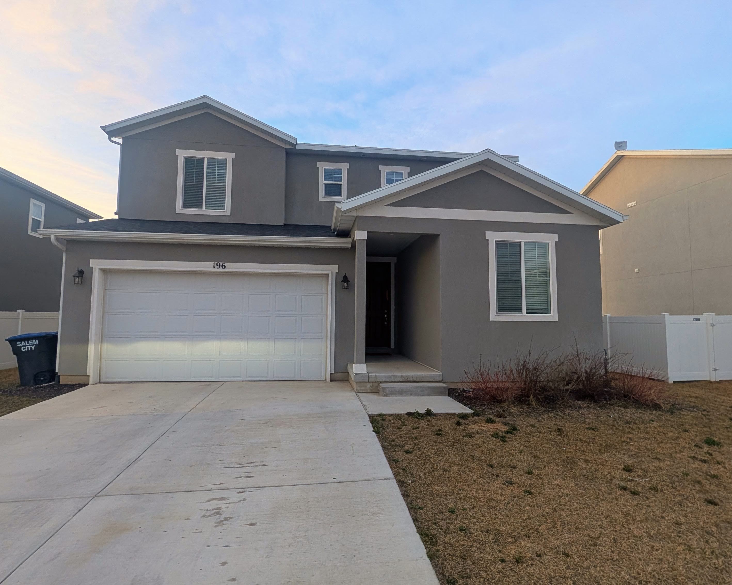 Salem House: 196 W Willet Dr