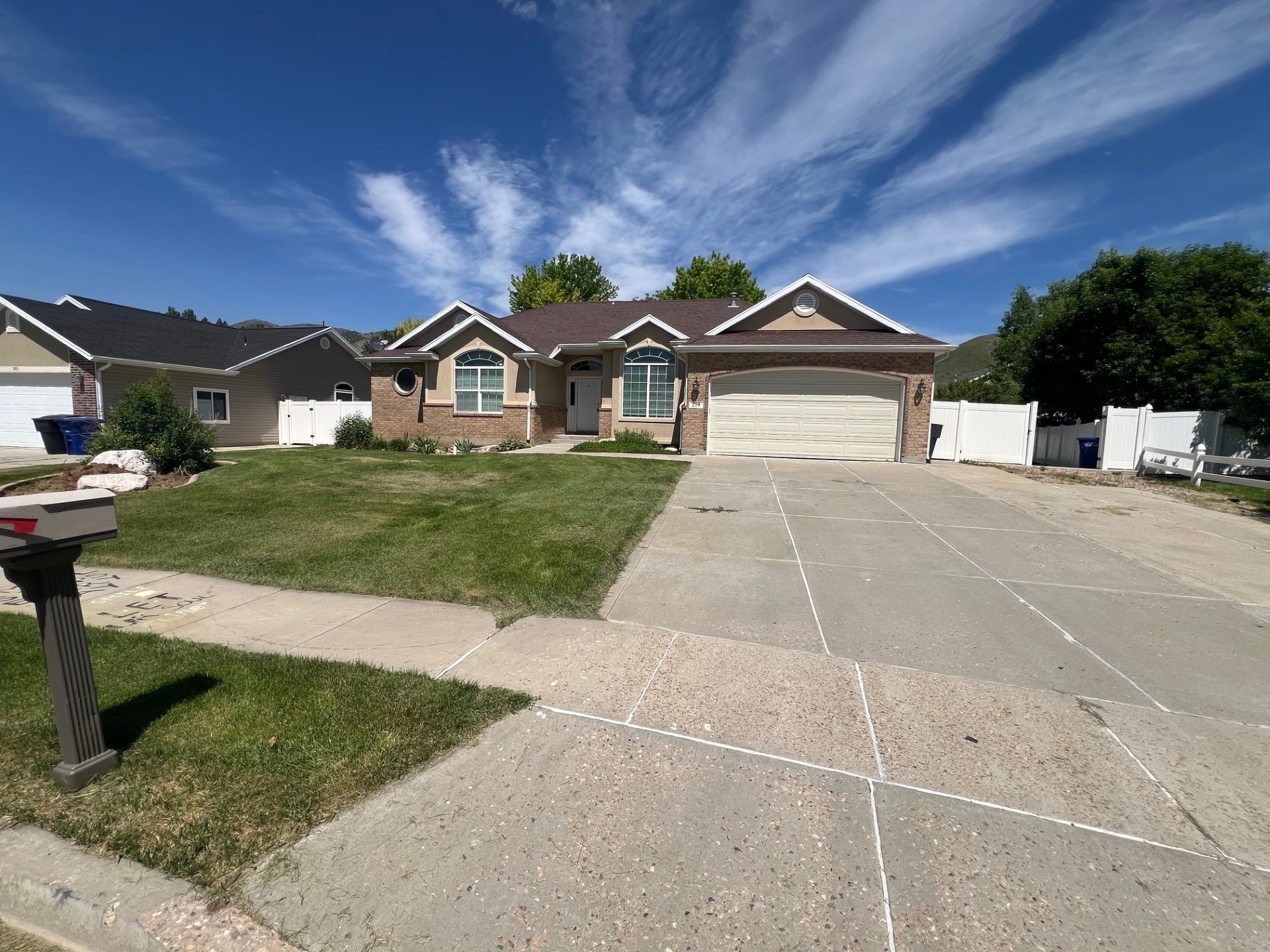 Morgan House: 219 S Fox Dr