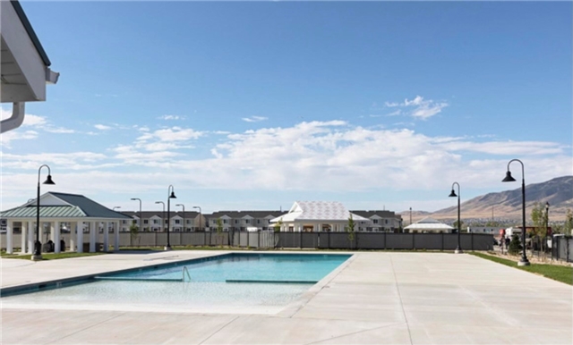 Saratoga Springs Townhome: 1122 E Pilot St