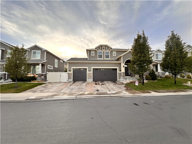 South Jordan House: 10956 S Eureka Dune Dr
