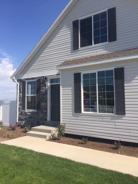 Salem Townhome: 663 N 150 E