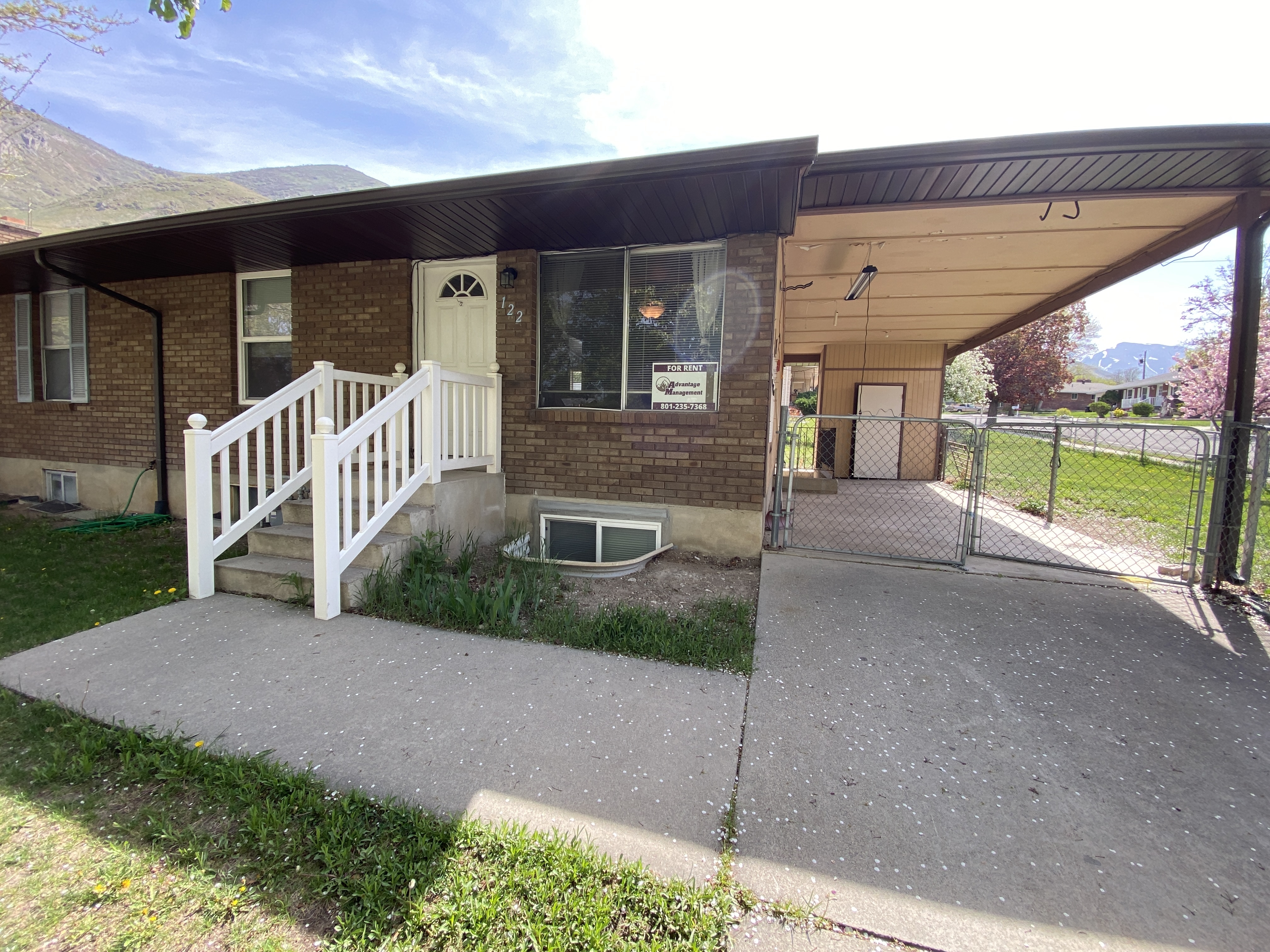 Springville House: 122 N 1050 E