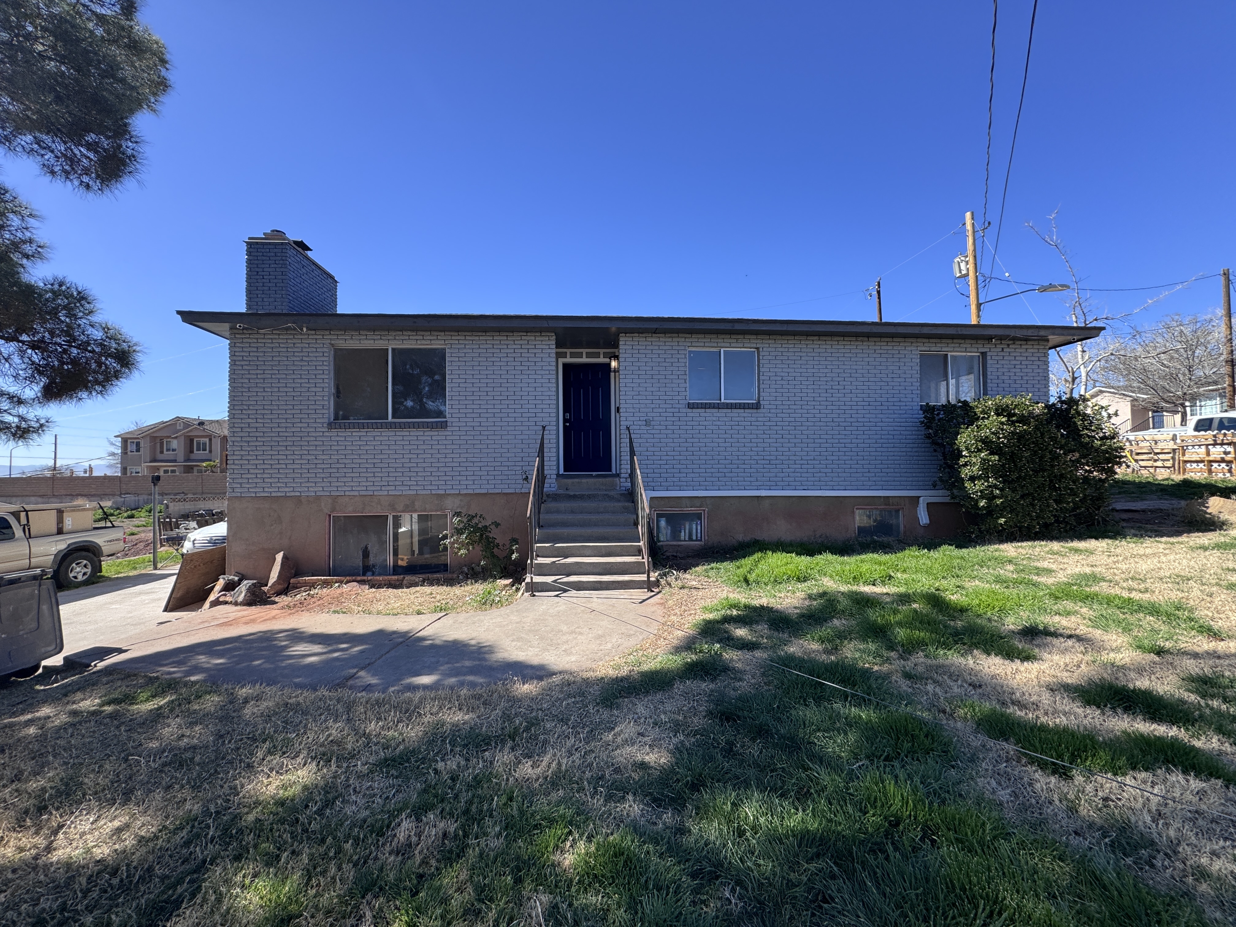 Washington House: 374 Village Way