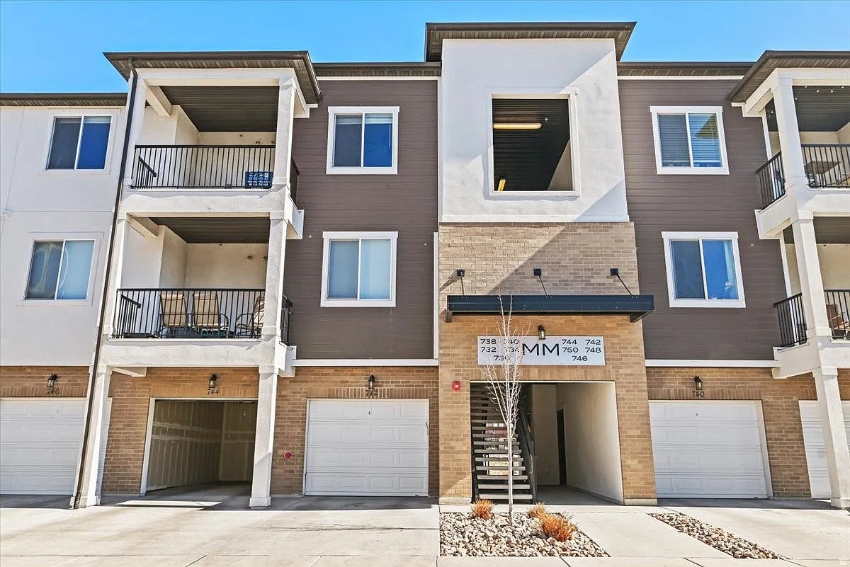 Vineyard Condo: 742 N 260 W