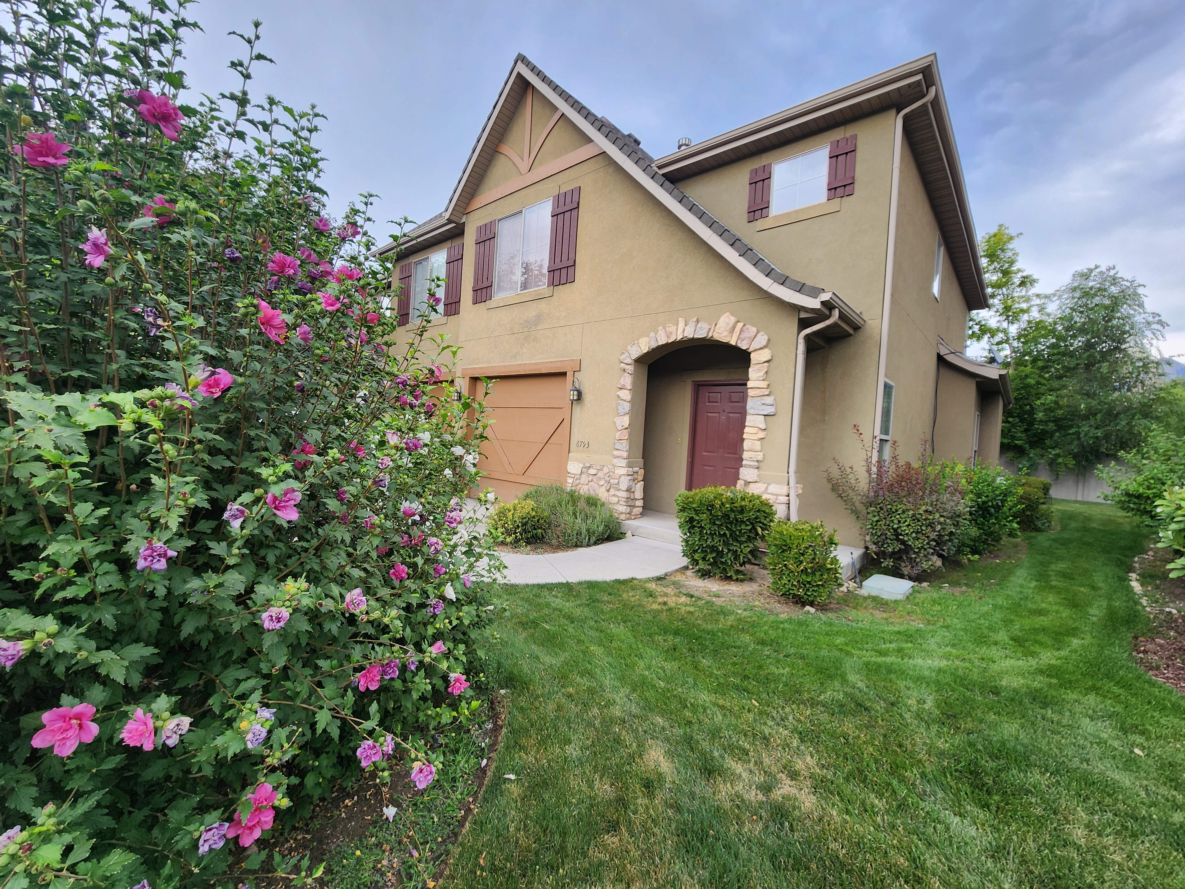 Midvale House: 6793 S Sienna Park Ln