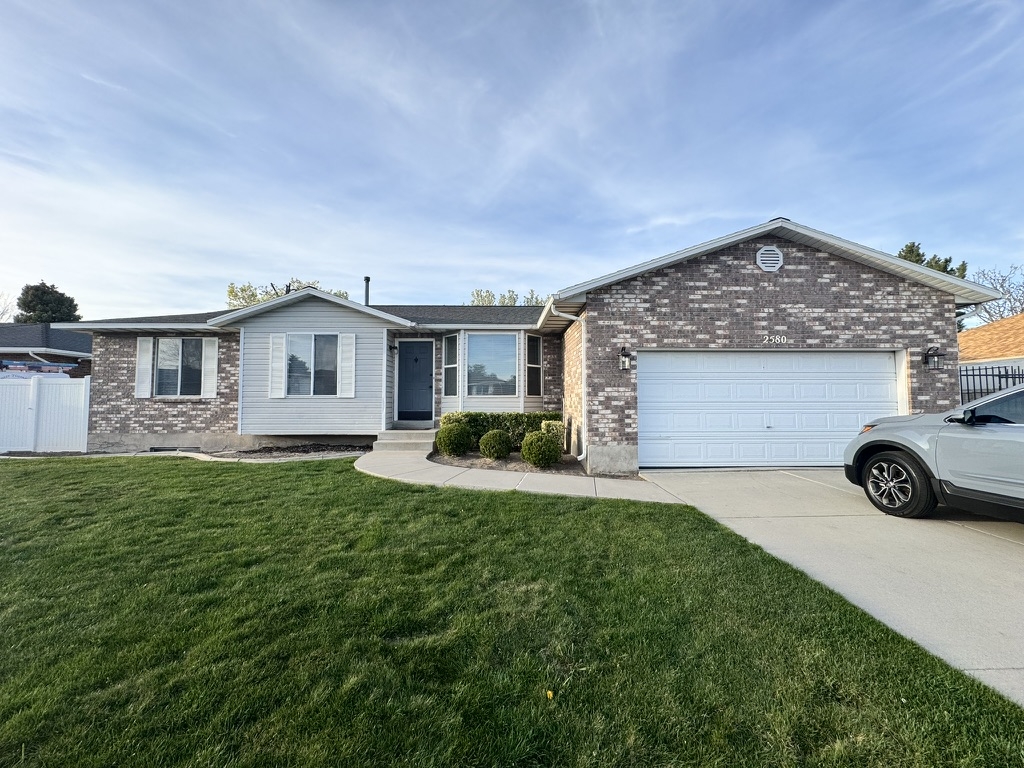 West Jordan House: 2580 W Fern Cir