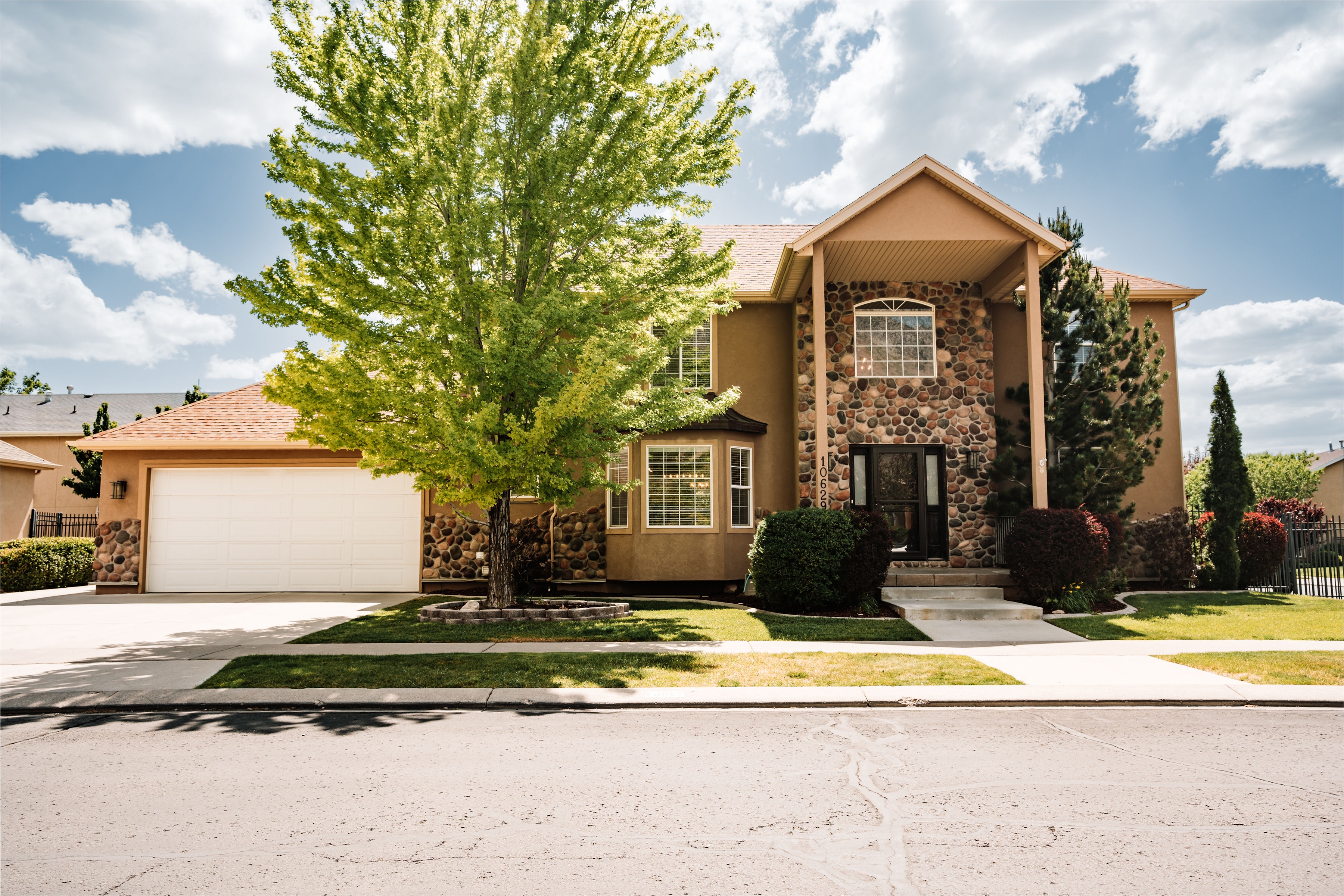 Pleasant Grove House: 10629 N Bermuda
