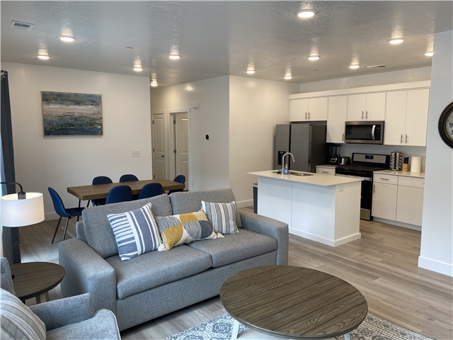 Providence Single Room: 473 W 40 S