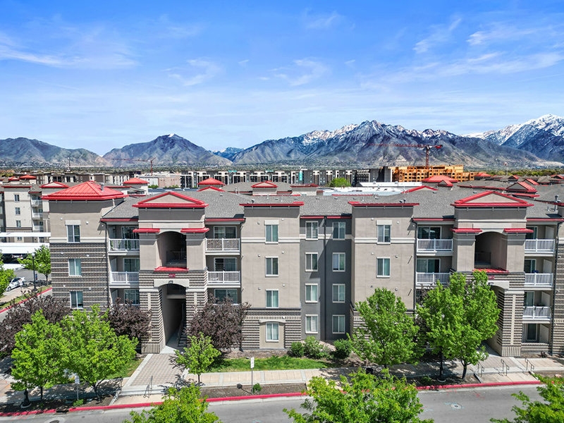 Murray Apartment: 162 W 4490 S
