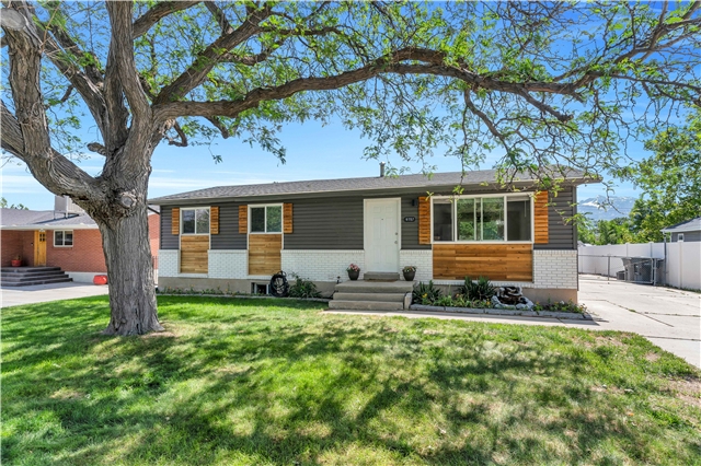 South Jordan House: 9757 S 1650 W