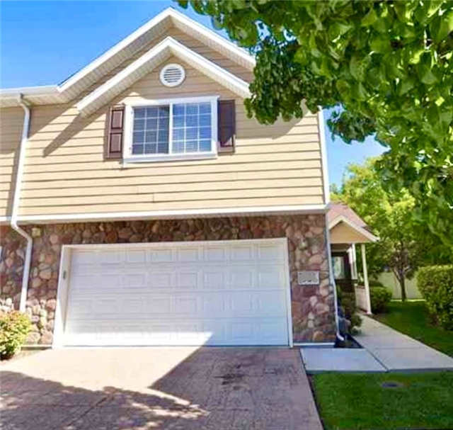 Sandy Townhome: 561 E Purple Lilac Ln