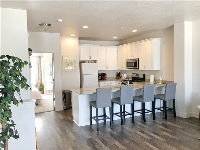 South Jordan Townhome: 9737 S Kato Dr