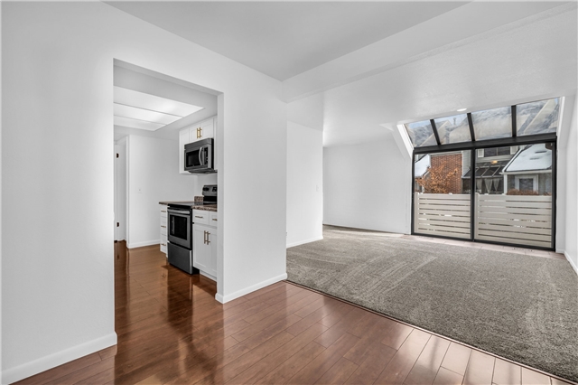 Midvale Townhome: 955 E Essex Court Way