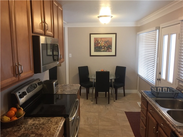 Cottonwood Heights House: 1875 E Village Green Rd