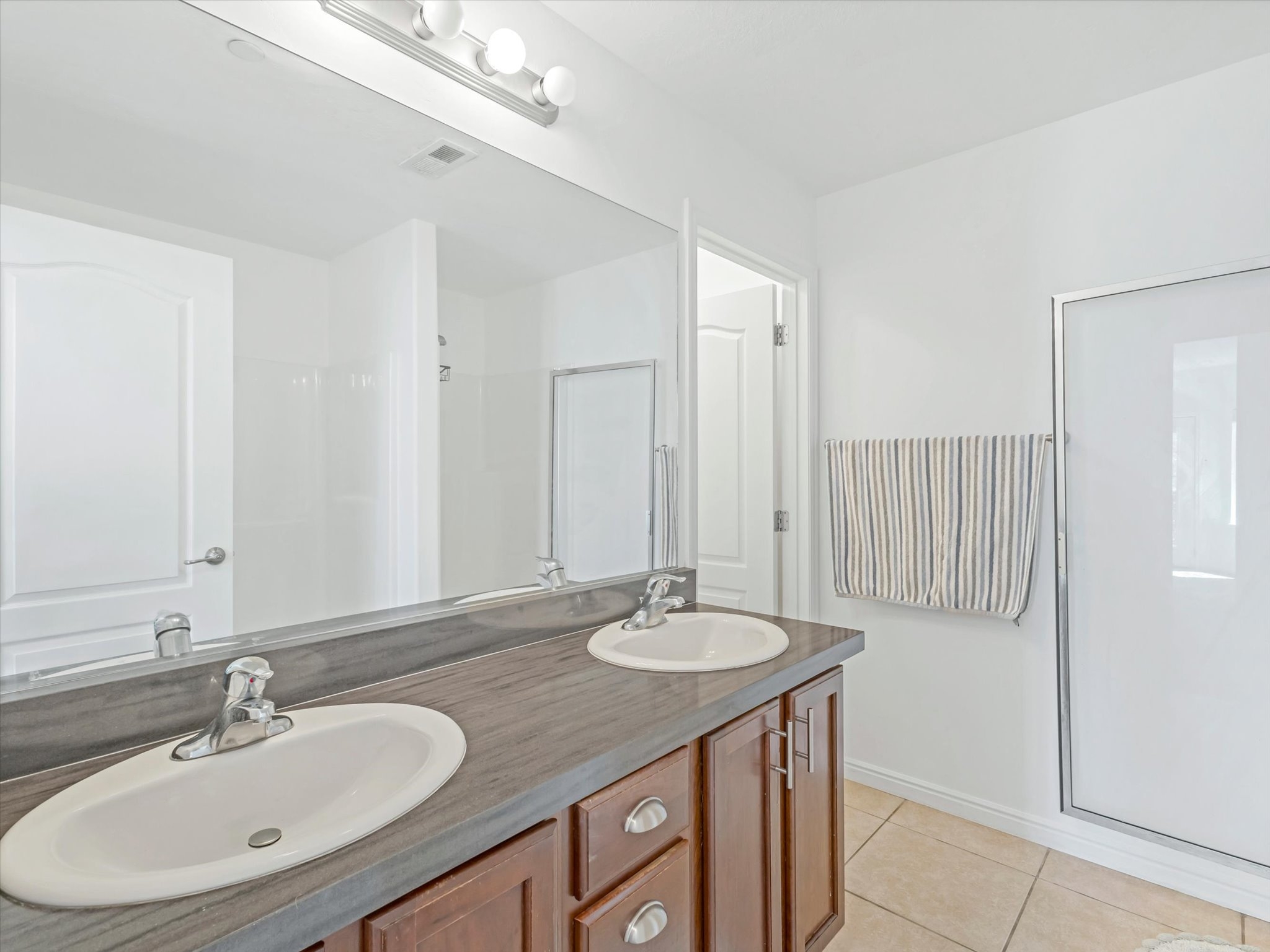Draper Single Room: 114 E Bella Monte Dr