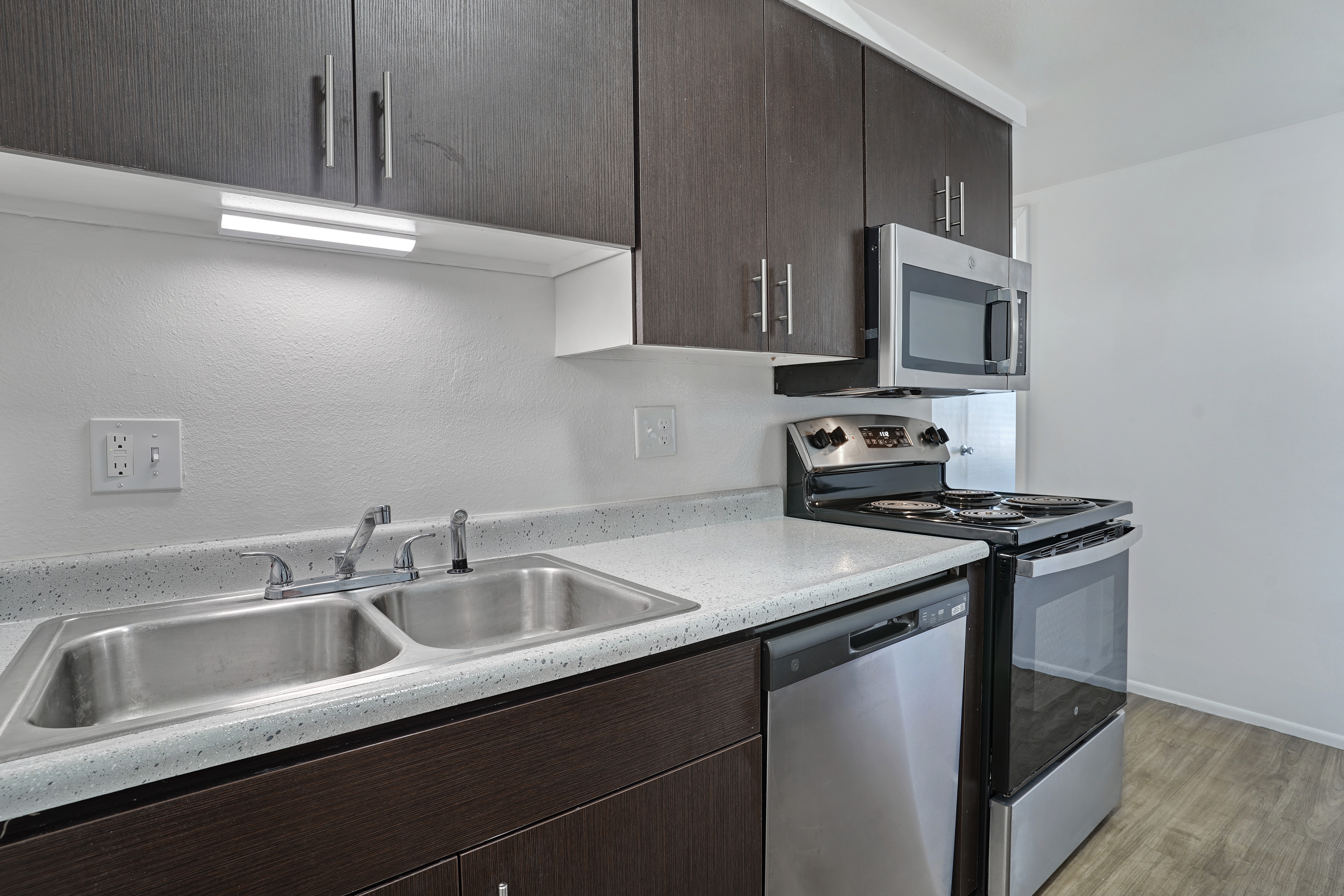 Riverdale Apartment: 4250 S 1000 W