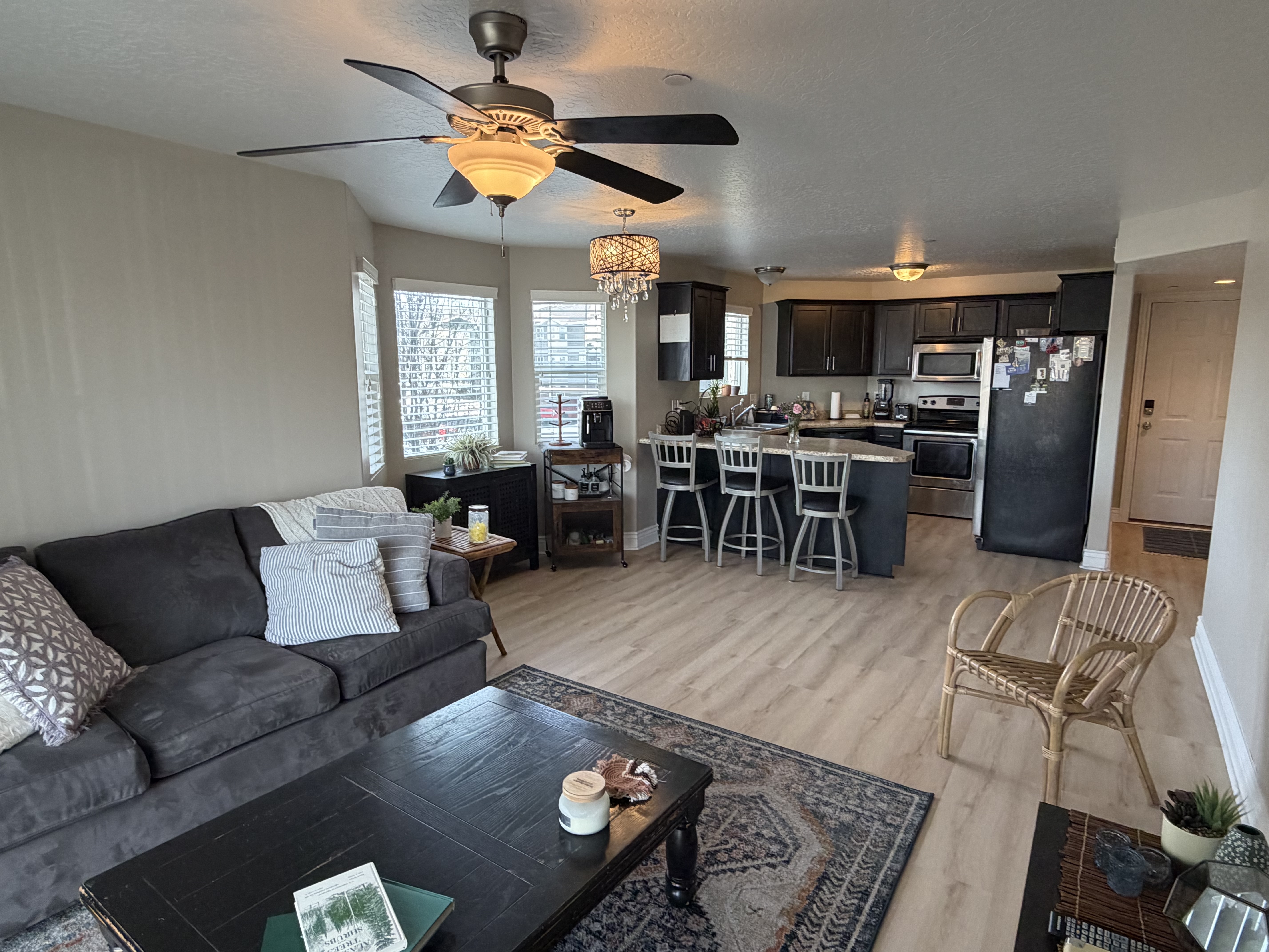 Sandy Condo: 122 E Calbourne Ln