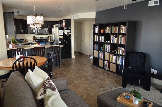 Sandy Condo: 122 E Calbourne Ln