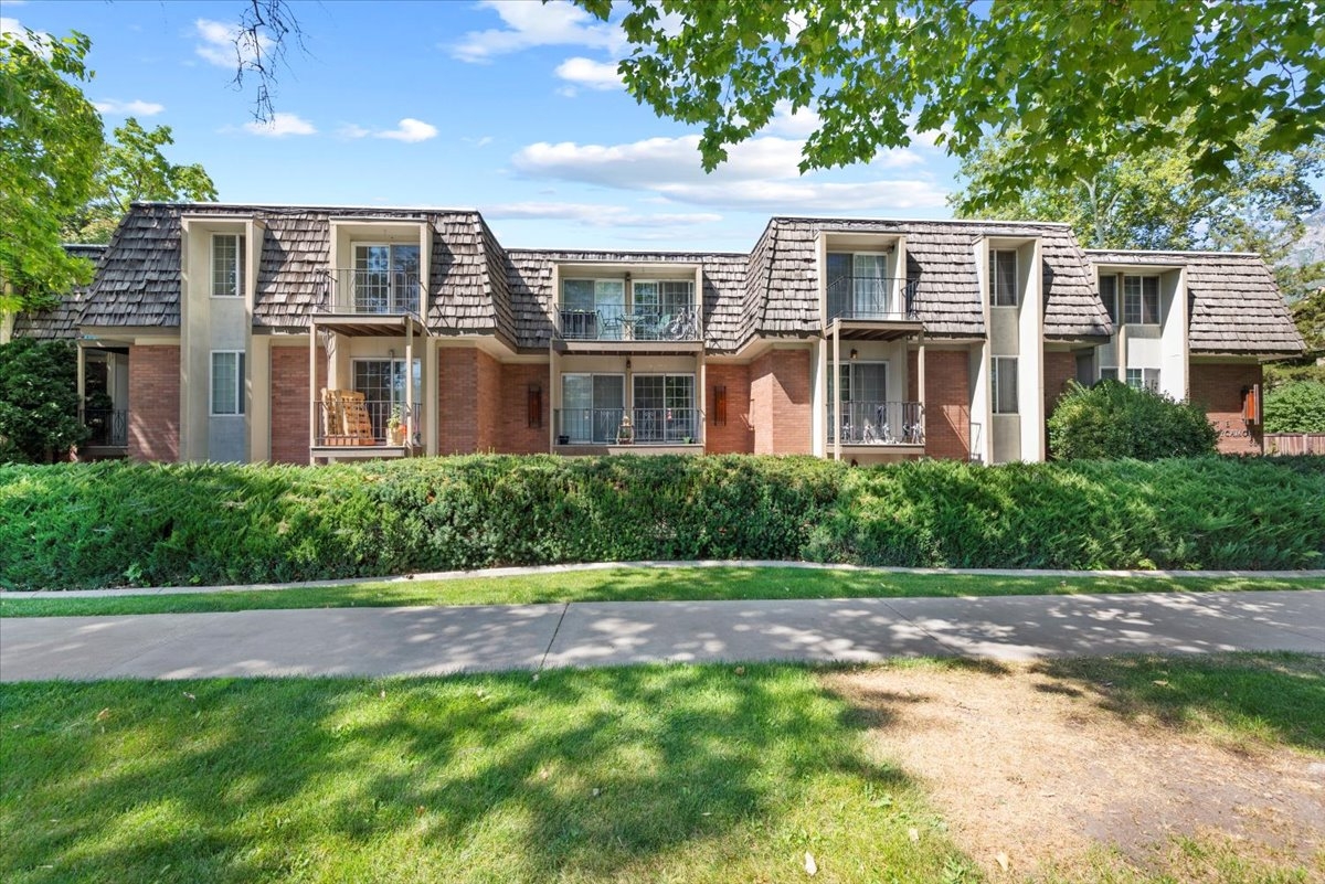 Provo Apartment: 351 E Center St