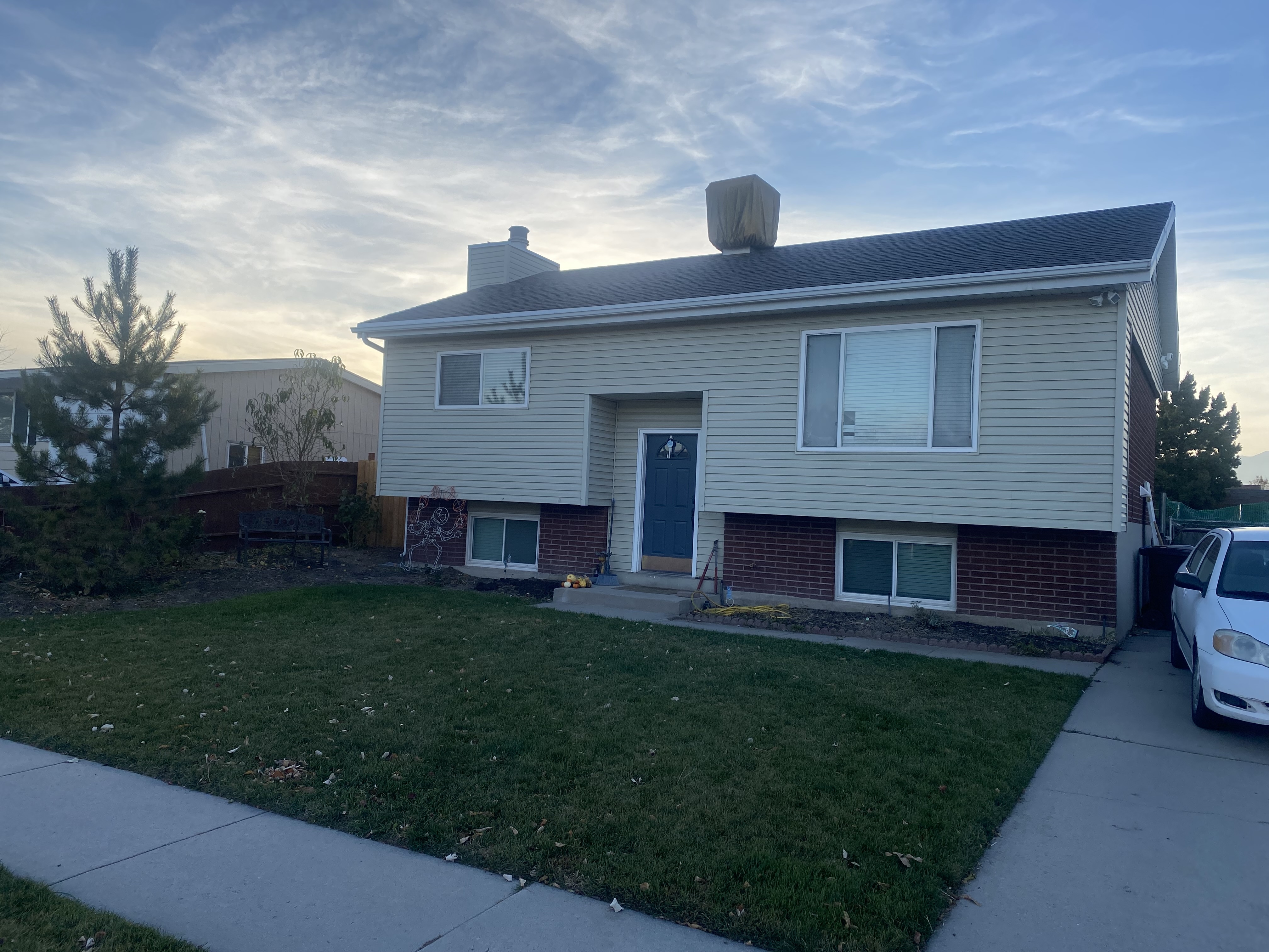 West Jordan House: 8648 S 3780 W