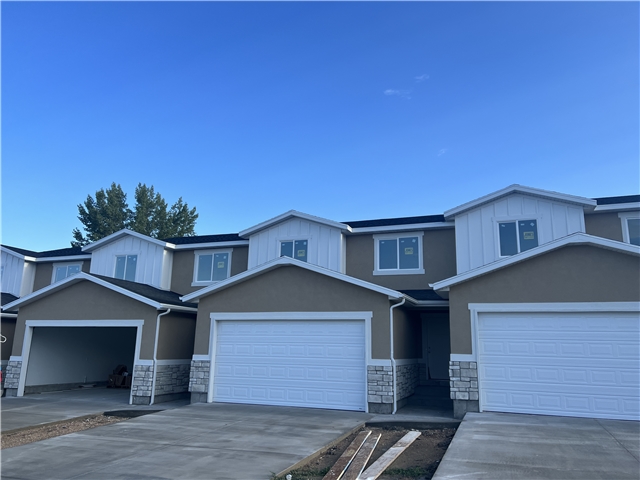 Nephi Townhome: 447 E 625 S