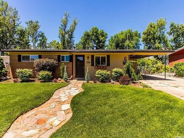 Kaysville House: 116 W 250 S