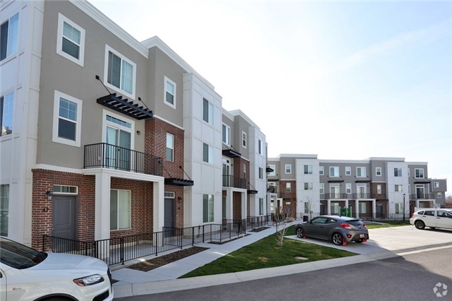 Layton Apartment: 100 N Cross St