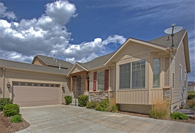 Midway House: 832 Michie Ln