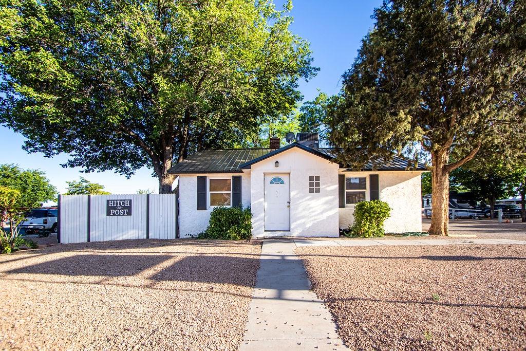 Kanab House: 196 E 300 S