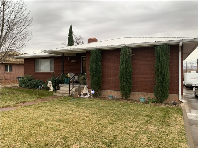 Saint George House: 30 E 500 S