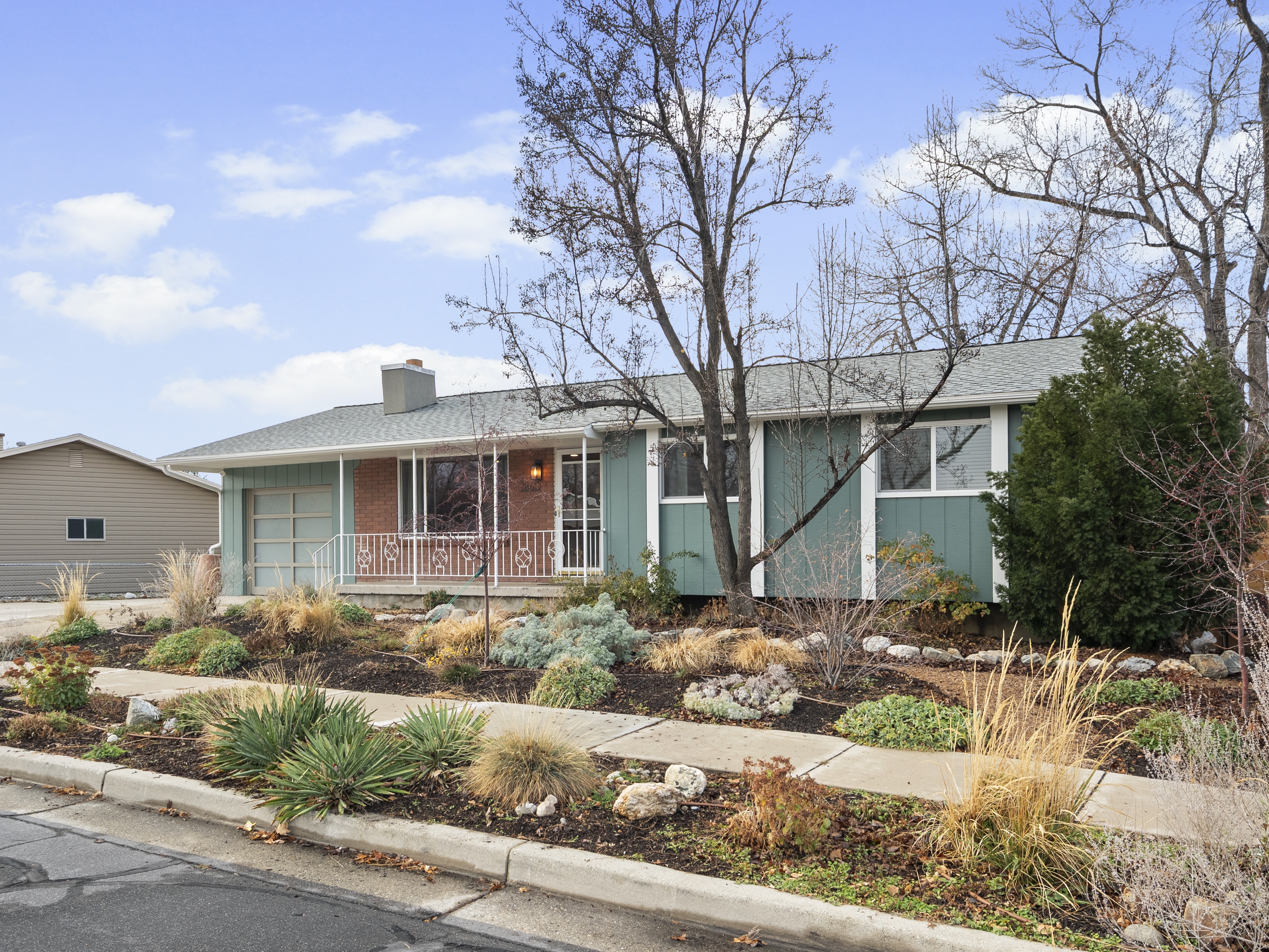 Sandy House: 7860 S Ponderosa Way